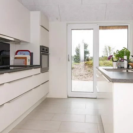 6 Person In Romo-by Traum *